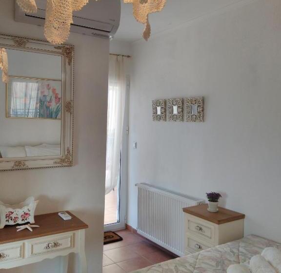 חדר משפחתי, Ionio Gastronomy Suites