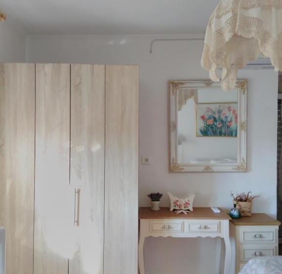 חדר משפחתי, Ionio Gastronomy Suites