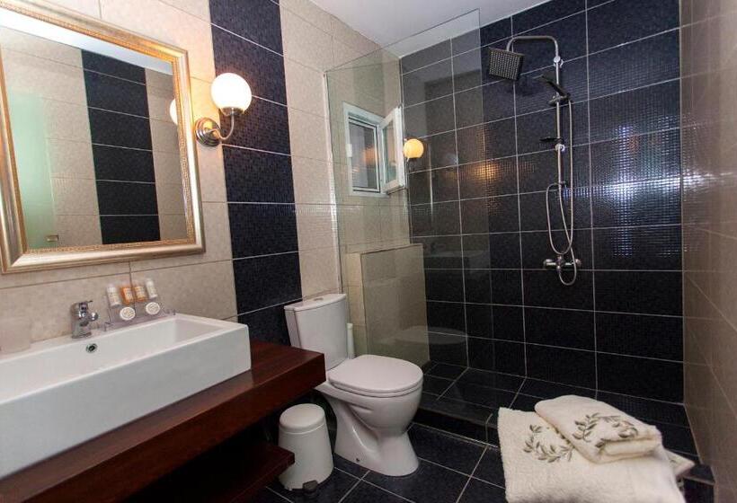 חדר משפחתי, Ionio Gastronomy Suites