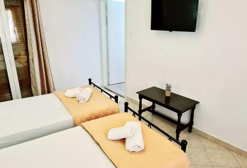 اتاق استاندارد یک نفره, Avra Rooms
