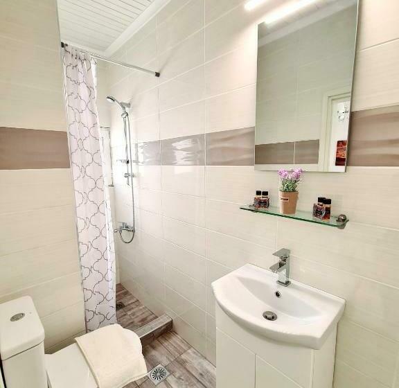 اتاق استاندارد, Avra Rooms