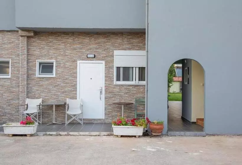 استودیوی استاندارد, Villa Pap