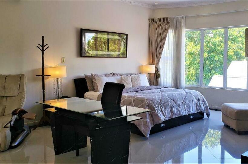 디럭스 스튜디오, Alameda Cariari Boutique