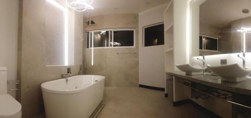 디럭스 스튜디오, Alameda Cariari Boutique