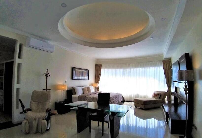 디럭스 스튜디오, Alameda Cariari Boutique