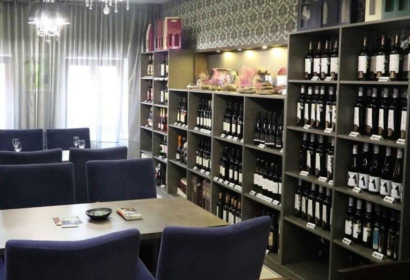 Четырехместный Номер Стандарт, Corona