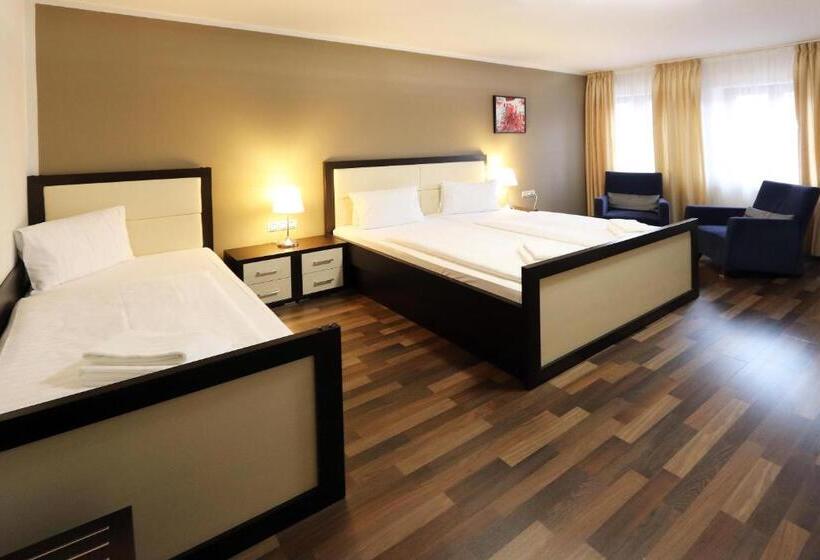 Номер Стандарт Трехместный, Corona