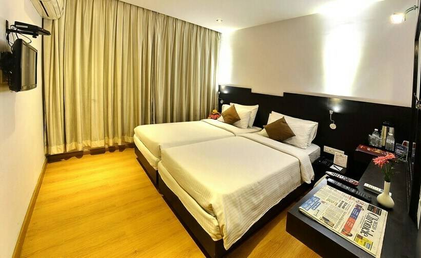 חדר אקזקיוטיב, Gokulam Park