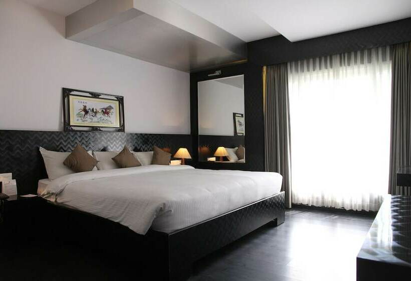 חדר משפחתי, Gokulam Park