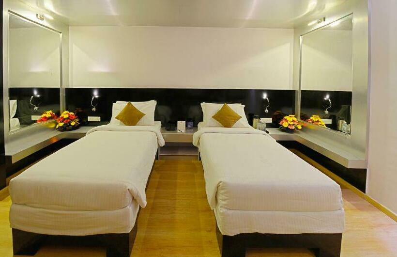 חדר אקזקיוטיב, Gokulam Park