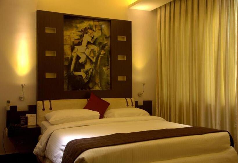 חדר אקזקיוטיב, Gokulam Park