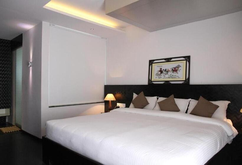 סוויטה, Gokulam Park