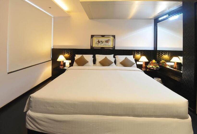 סוויטה, Gokulam Park