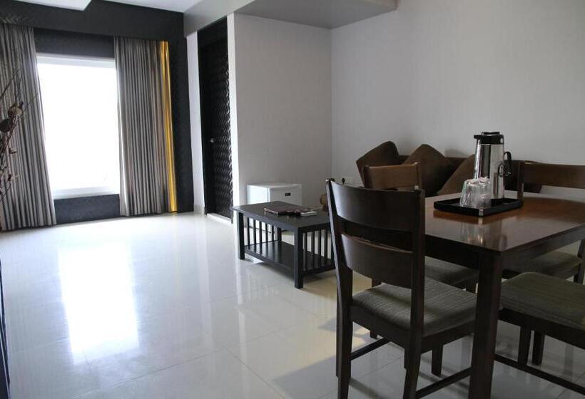 חדר משפחתי, Gokulam Park