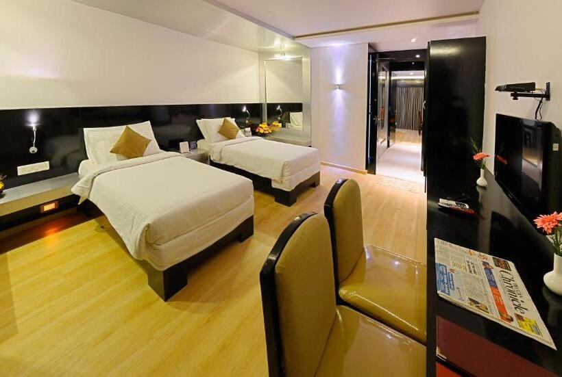 חדר משפחתי, Gokulam Park