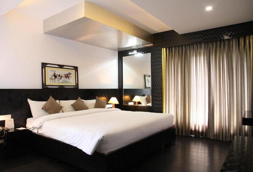 סוויטה, Gokulam Park