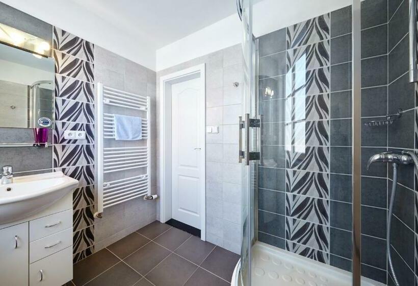 침실 1개 발코니 아파트, Hostel Foster