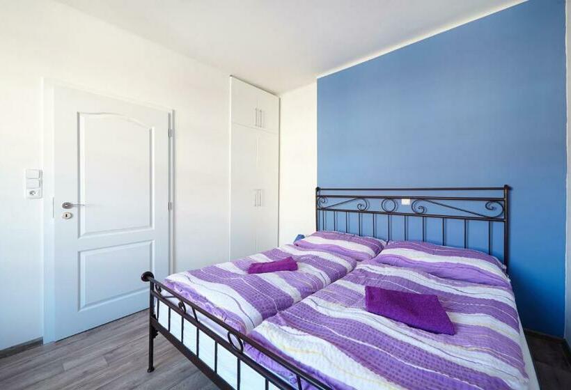 침실 1개 발코니 아파트, Hostel Foster