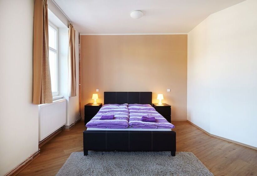 Студия Стандарт, Hostel Foster