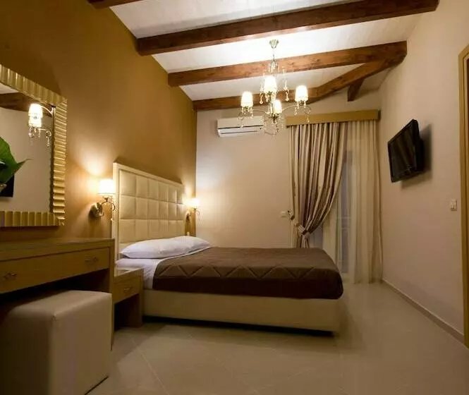 Studio Deluxe, Ideal Boutique
