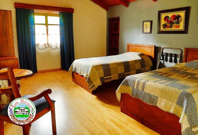 Трехместный Номер Классика, Los Héroes