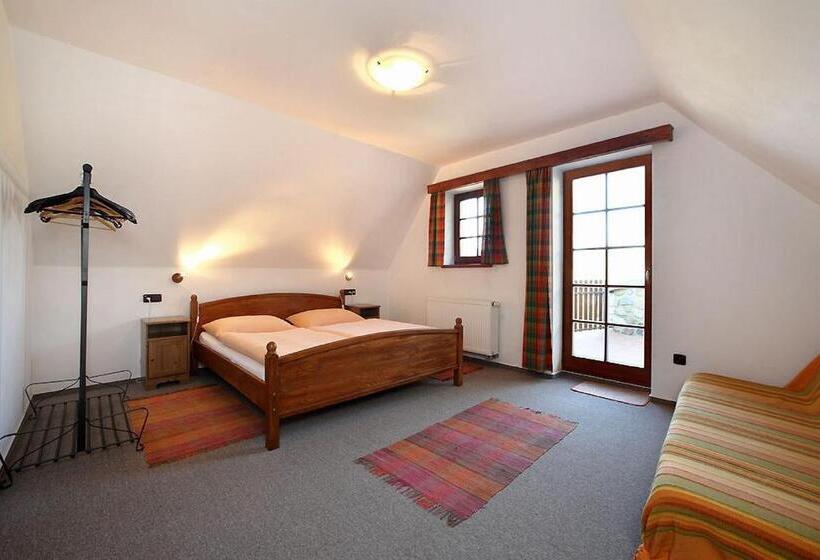 Standard Triple Room with Terrace, Penzion Kříž