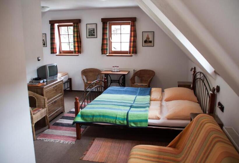 Standard Triple Room with Terrace, Penzion Kříž