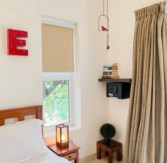 Апартаменты 2 спальни Вид на Бассейн, Rainforest Enclave, Arpora 10 Mins To Baga Beach