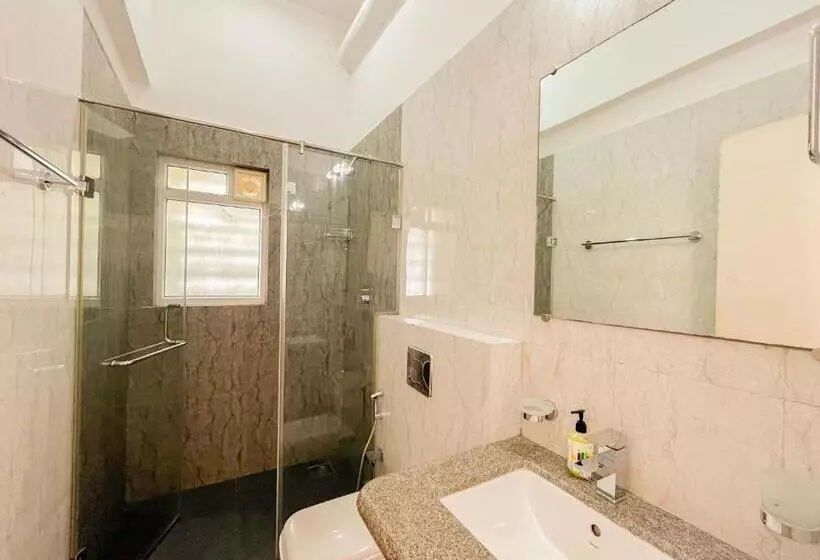 テラスつきの２ベッドルームアパートメント, Rainforest Enclave, Arpora   10 Mins To Baga Beach