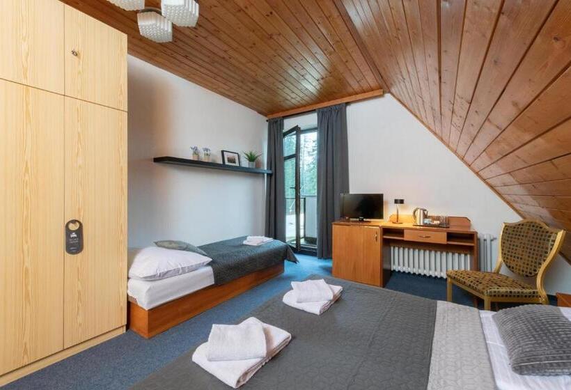 스탠다드 트리플 발코니 룸, Wellness Hotel šedý Vlk