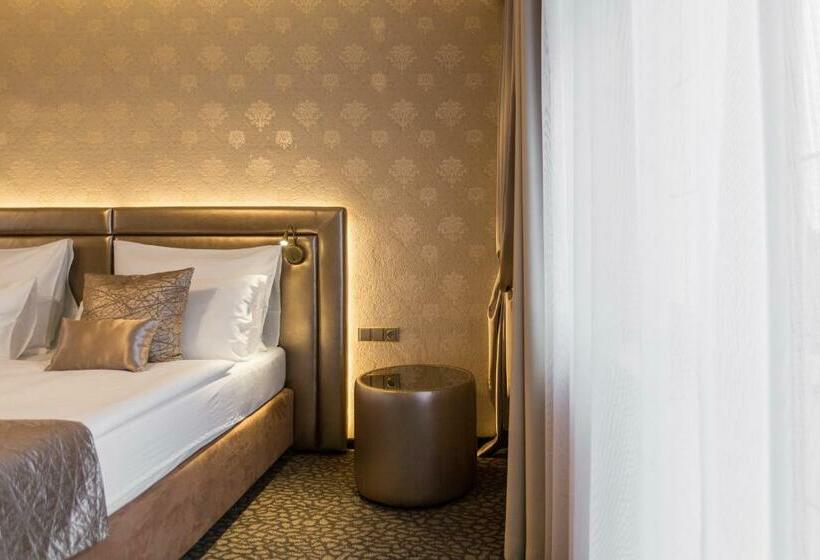 חדר דלוקס, Sen