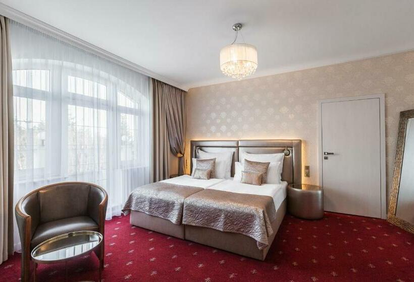 חדר דלוקס, Sen