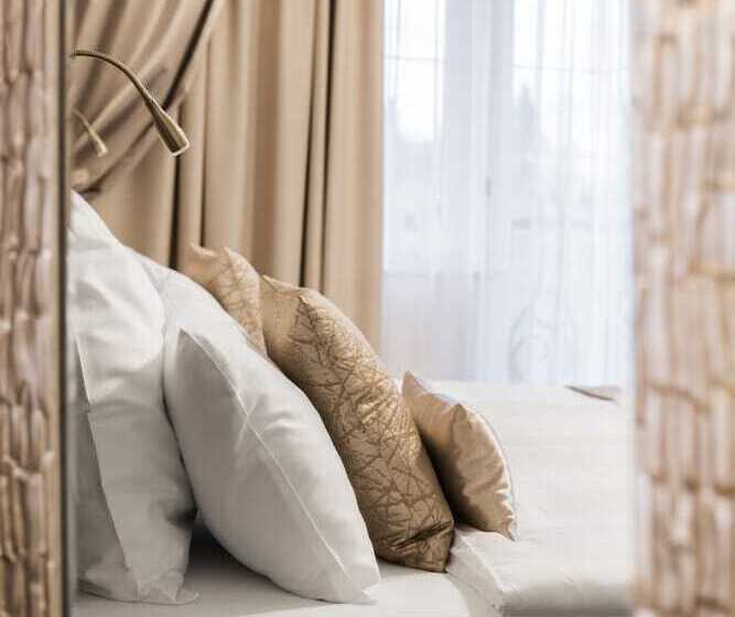 חדר דלוקס, Sen