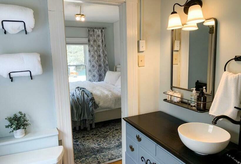 스위트 킹사이즈 침대, Inn On Golden Pond