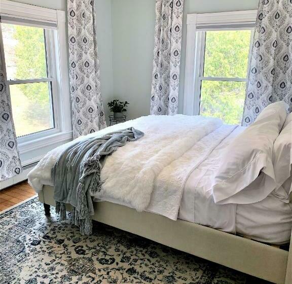 스위트 킹사이즈 침대, Inn On Golden Pond