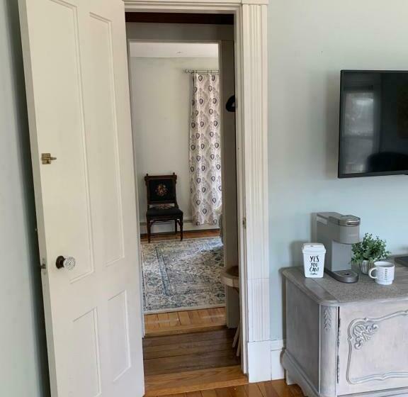 스위트 킹사이즈 침대, Inn On Golden Pond