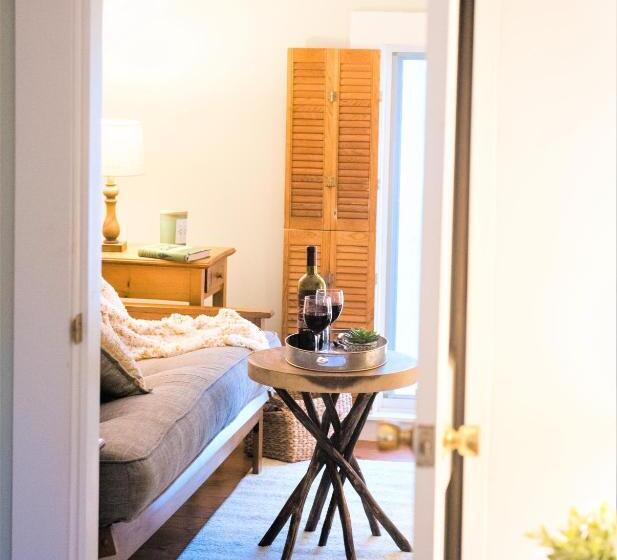 스위트 킹사이즈 침대, Inn On Golden Pond