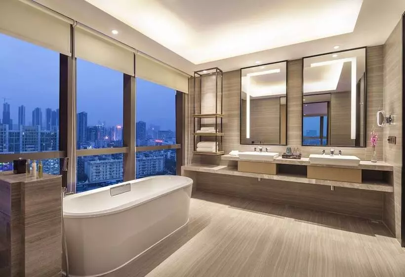キングサイズベッドのスイートルーム, Doubletree By Hilton Hotel Shenzhen Longhua