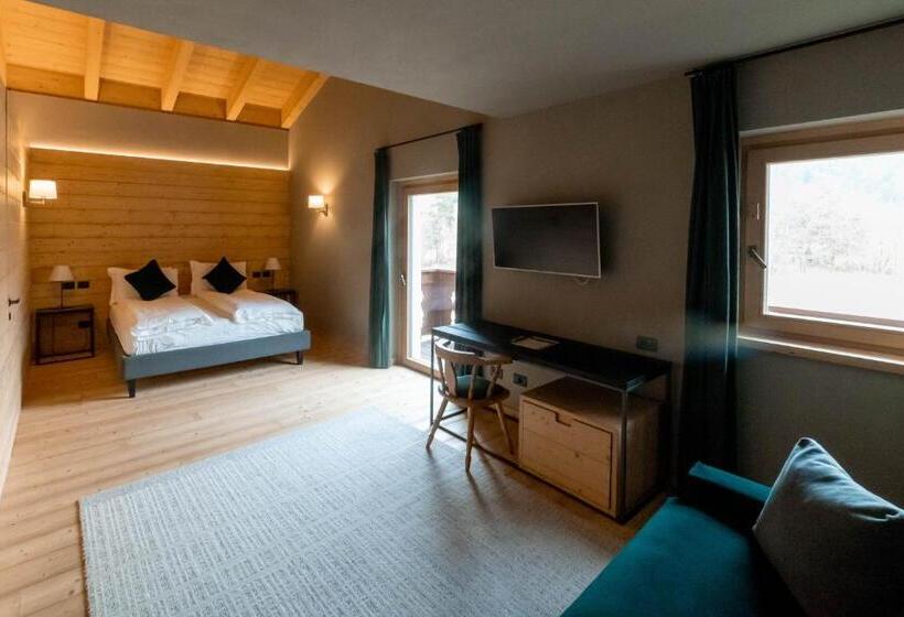 סוויטת ג'וניור, Alpi & Golf