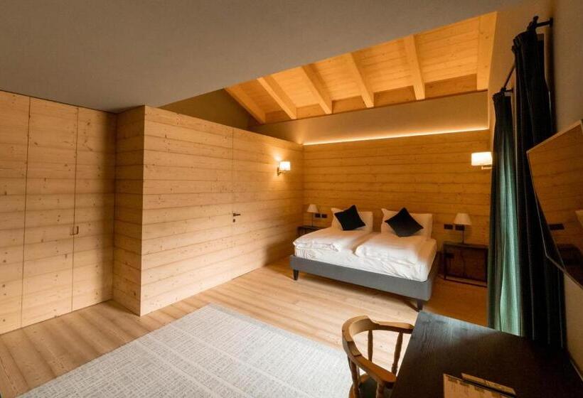 סוויטת ג'וניור, Alpi & Golf