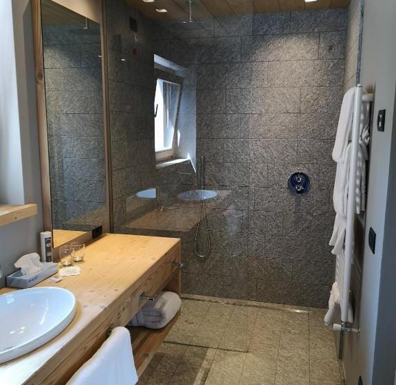 סוויטת ג'וניור, Alpi & Golf