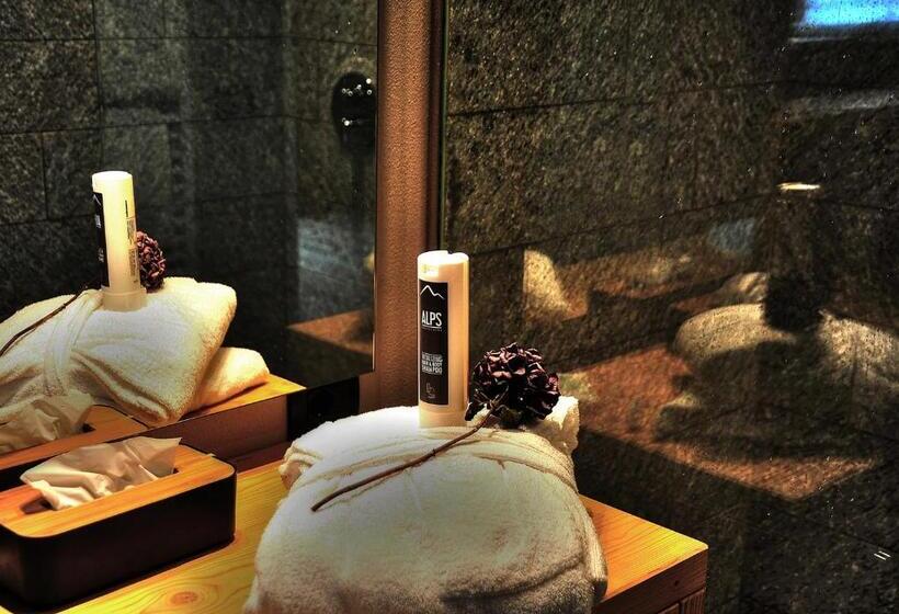 סוויטת ג'וניור, Alpi & Golf