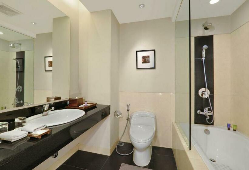 주니어 스위트, Aston Tanjung City