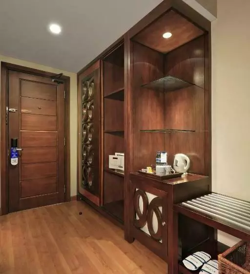 デラックスルーム, Aston Tanjung City