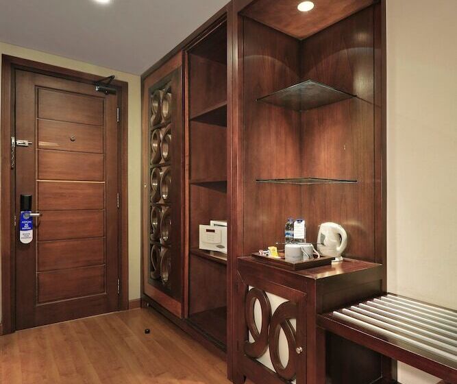 디럭스 룸, Aston Tanjung City