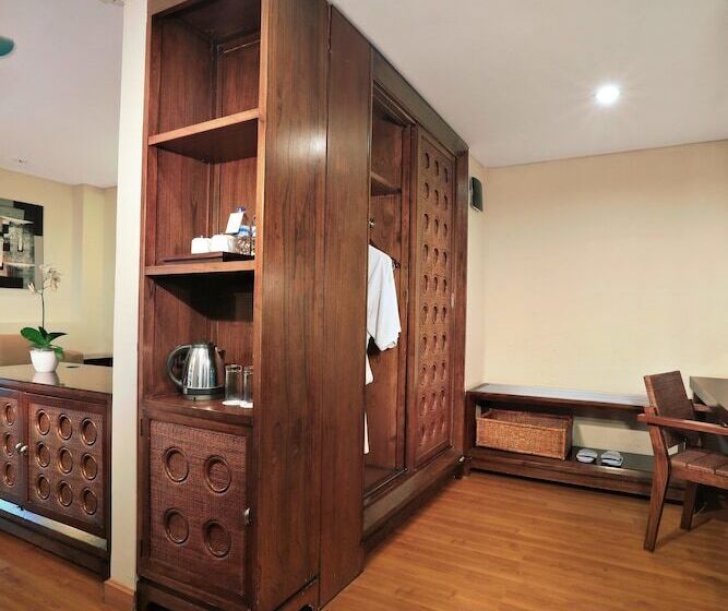 주니어 스위트, Aston Tanjung City