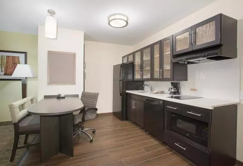 キングサイズベッドのスイートルーム, Candlewood Suites Longmont   Boulder Area, An Ihg