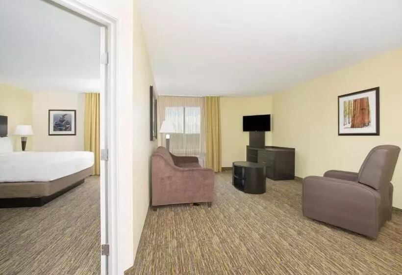 身障者適用キングサイズベッドルーム, Candlewood Suites Longmont   Boulder Area, An Ihg