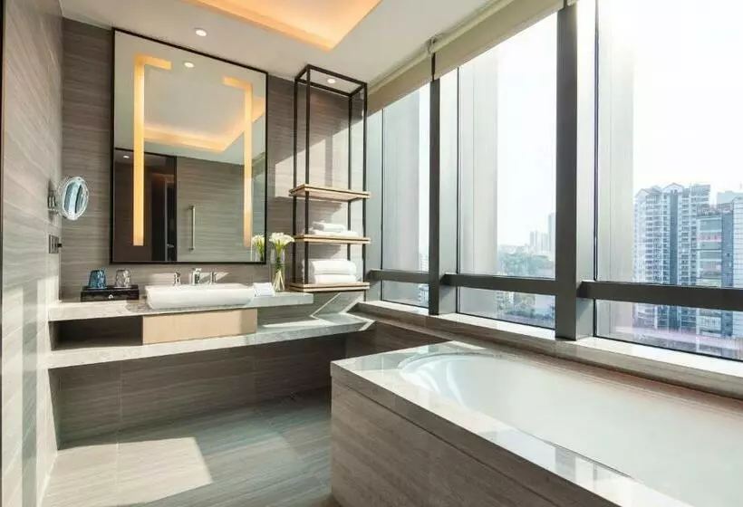 キングサイズベッドのデラックスルーム, Doubletree By Hilton Hotel Shenzhen Longhua