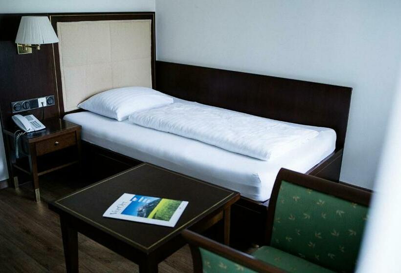 غرفة قياسية فردية, Friesachers Aniferhof